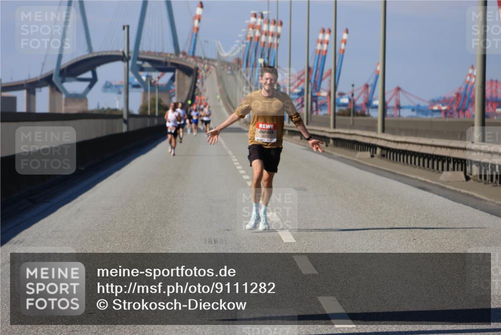 03.10.2025 - Köhlbrandbrückenlauf Strokosch-Dieckow http://msf.ph/oto/9111282 03.10.2025 12:39:01 Position 3 4072 meine-sportfotos.de