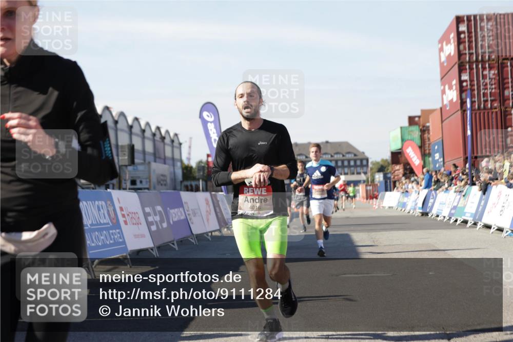 03.10.2025 - Köhlbrandbrückenlauf Jannik Wohlers http://msf.ph/oto/9111284 03.10.2025 13:00:36 Ziel 4016, 4163, 4172, 4228, 4299, 4622, 4763, 4850, 5011, 5664, 6373, 6490, 6714 meine-sportfotos.de