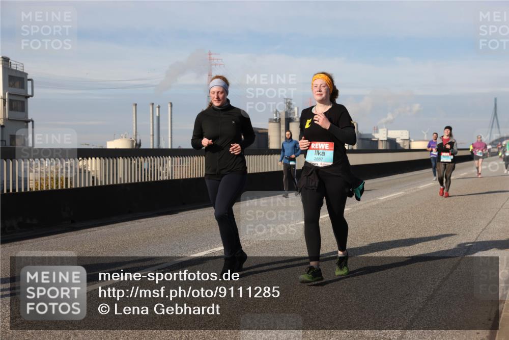 03.10.2025 - Köhlbrandbrückenlauf Lena Gebhardt http://msf.ph/oto/9111285 03.10.2025 10:15:24 Position 2 2887 meine-sportfotos.de