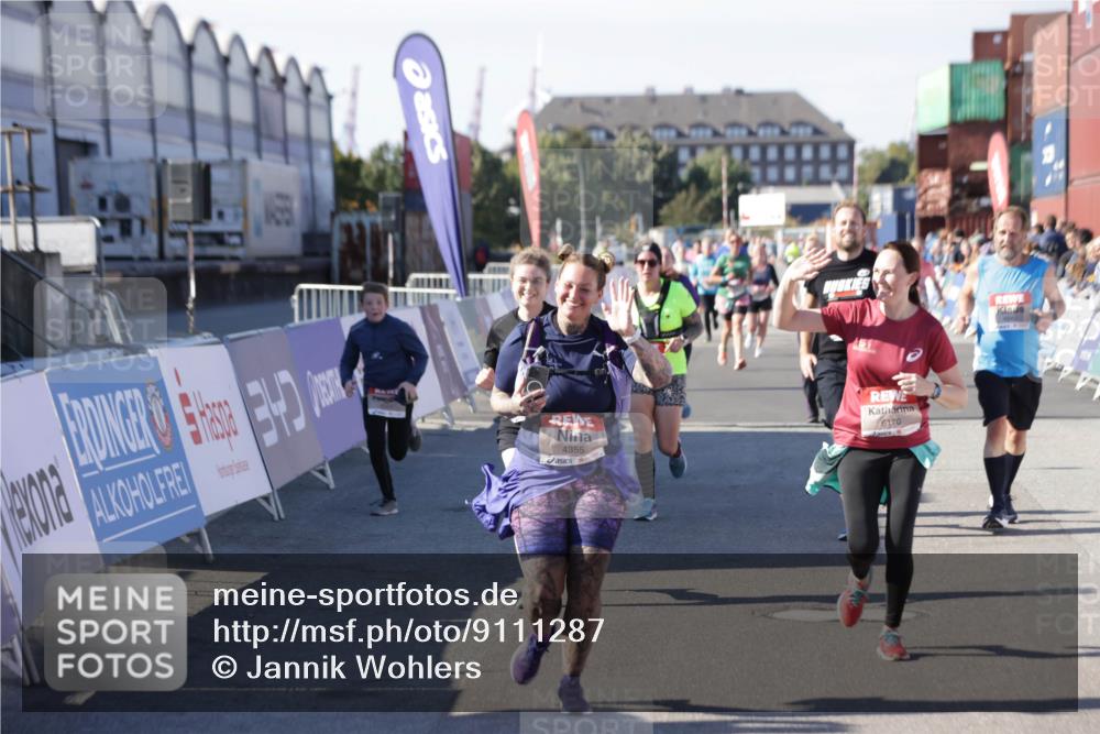 03.10.2025 - Köhlbrandbrückenlauf Jannik Wohlers http://msf.ph/oto/9111287 03.10.2025 13:30:38 Ziel 4355, 4840, 4841, 5289, 5346, 6170, 6223, 6347 meine-sportfotos.de