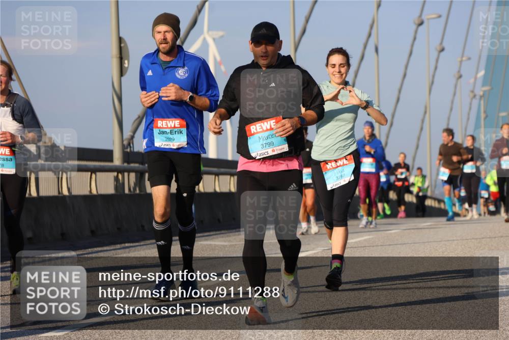 03.10.2025 - Köhlbrandbrückenlauf Strokosch-Dieckow http://msf.ph/oto/9111288 03.10.2025 09:43:54 Position 2 8, 2029, 3799, 3797 meine-sportfotos.de