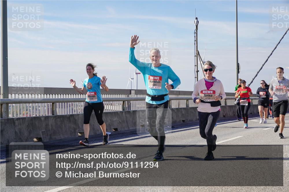 03.10.2025 - Köhlbrandbrückenlauf Michael Burmester http://msf.ph/oto/9111294 03.10.2025 12:53:35 Position 2 4385, 5917, 4739 meine-sportfotos.de
