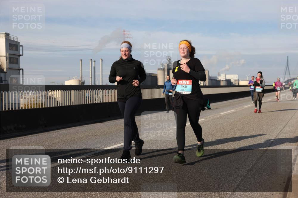 03.10.2025 - Köhlbrandbrückenlauf Lena Gebhardt http://msf.ph/oto/9111297 03.10.2025 10:15:24 Position 2 2887 meine-sportfotos.de