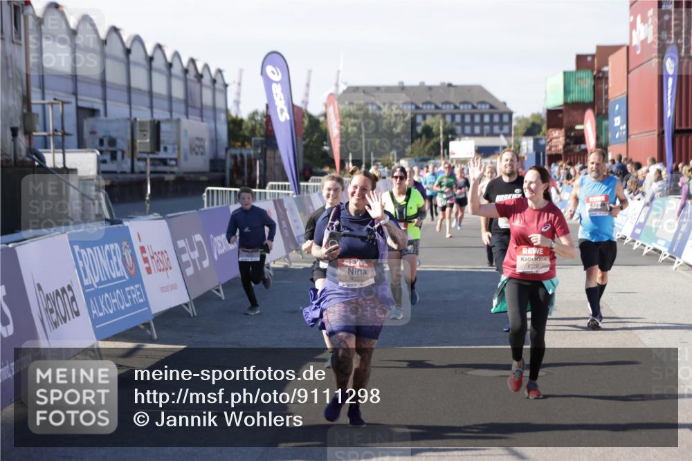 03.10.2025 - Köhlbrandbrückenlauf Jannik Wohlers http://msf.ph/oto/9111298 03.10.2025 13:30:38 Ziel 4355, 4840, 4841, 5289, 5346, 6170, 6223, 6347 meine-sportfotos.de