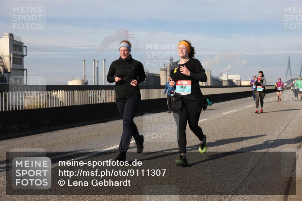 03.10.2025 - Köhlbrandbrückenlauf Lena Gebhardt http://msf.ph/oto/9111307 03.10.2025 10:15:24 Position 2 2887 meine-sportfotos.de