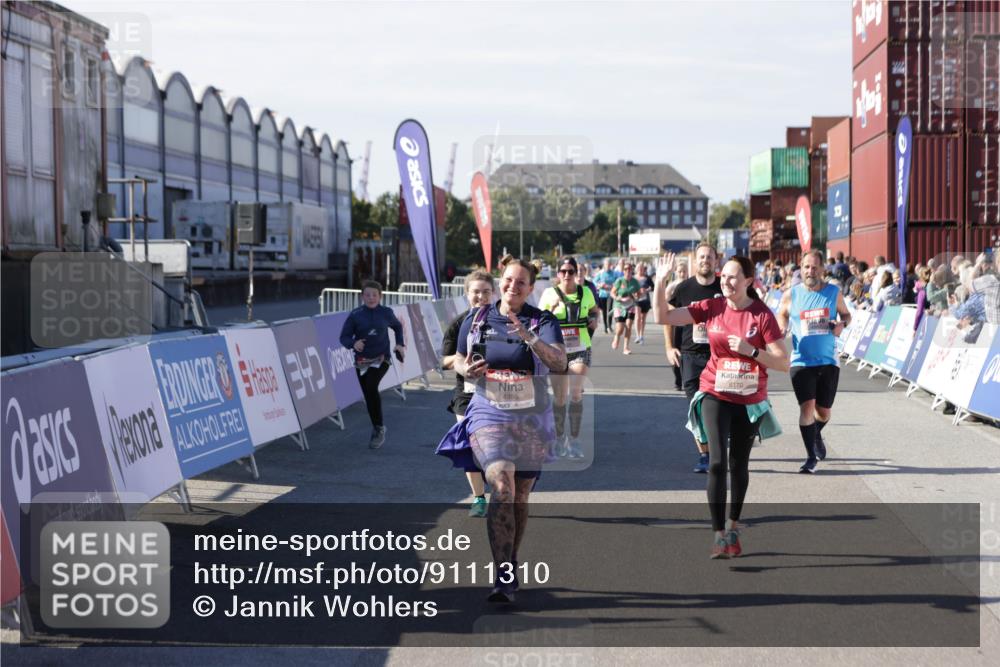 03.10.2025 - Köhlbrandbrückenlauf Jannik Wohlers http://msf.ph/oto/9111310 03.10.2025 13:30:38 Ziel 4355, 4840, 4841, 5289, 5346, 6170, 6223, 6347 meine-sportfotos.de