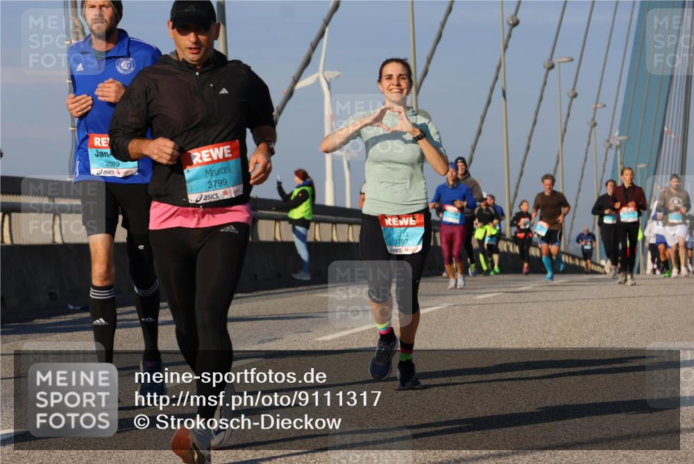 03.10.2025 - Köhlbrandbrückenlauf Strokosch-Dieckow http://msf.ph/oto/9111317 03.10.2025 09:43:55 Position 2 2029, 3799, 3797 meine-sportfotos.de