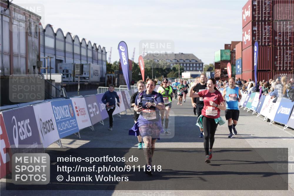 03.10.2025 - Köhlbrandbrückenlauf Jannik Wohlers http://msf.ph/oto/9111318 03.10.2025 13:30:38 Ziel 4355, 4840, 4841, 5289, 5346, 6170, 6223, 6347 meine-sportfotos.de