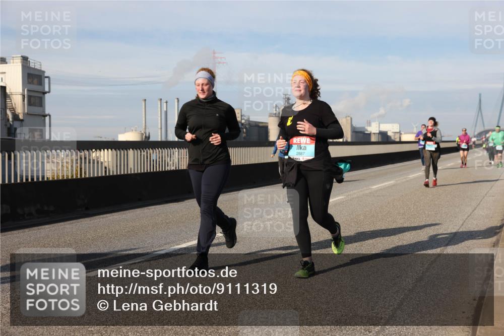 03.10.2025 - Köhlbrandbrückenlauf Lena Gebhardt http://msf.ph/oto/9111319 03.10.2025 10:15:24 Position 2 2887 meine-sportfotos.de