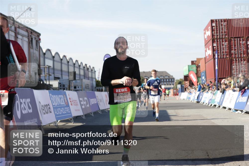 03.10.2025 - Köhlbrandbrückenlauf Jannik Wohlers http://msf.ph/oto/9111320 03.10.2025 13:00:36 Ziel 4016, 4163, 4172, 4228, 4299, 4622, 4763, 4850, 5011, 5664, 6373, 6490, 6714 meine-sportfotos.de