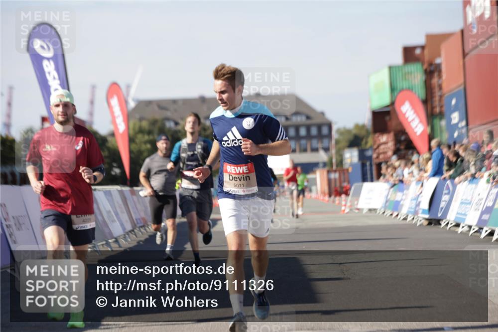 03.10.2025 - Köhlbrandbrückenlauf Jannik Wohlers http://msf.ph/oto/9111326 03.10.2025 13:00:37 Ziel 4016, 4163, 4172, 4228, 4299, 4622, 4763, 4850, 5011, 5664, 6373, 6490 meine-sportfotos.de