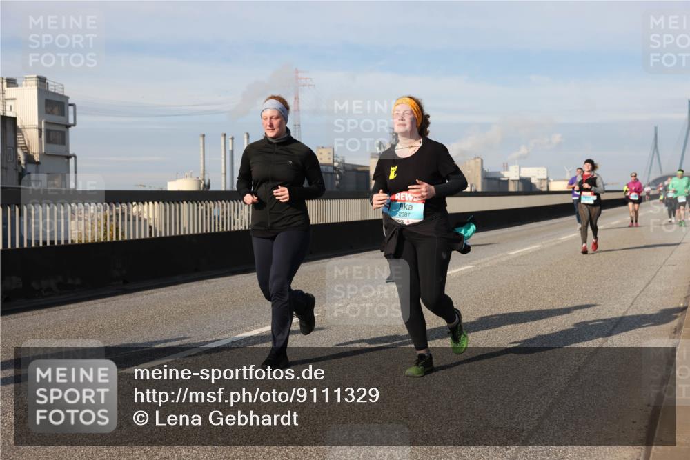 03.10.2025 - Köhlbrandbrückenlauf Lena Gebhardt http://msf.ph/oto/9111329 03.10.2025 10:15:24 Position 2 2887 meine-sportfotos.de