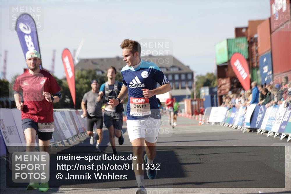 03.10.2025 - Köhlbrandbrückenlauf Jannik Wohlers http://msf.ph/oto/9111332 03.10.2025 13:00:37 Ziel 4016, 4163, 4172, 4228, 4299, 4622, 4763, 4850, 5011, 5664, 6373, 6490 meine-sportfotos.de