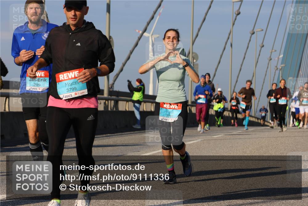 03.10.2025 - Köhlbrandbrückenlauf Strokosch-Dieckow http://msf.ph/oto/9111336 03.10.2025 09:43:56 Position 2 2029, 3799, 3797 meine-sportfotos.de