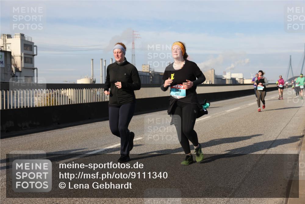 03.10.2025 - Köhlbrandbrückenlauf Lena Gebhardt http://msf.ph/oto/9111340 03.10.2025 10:15:24 Position 2 2887 meine-sportfotos.de
