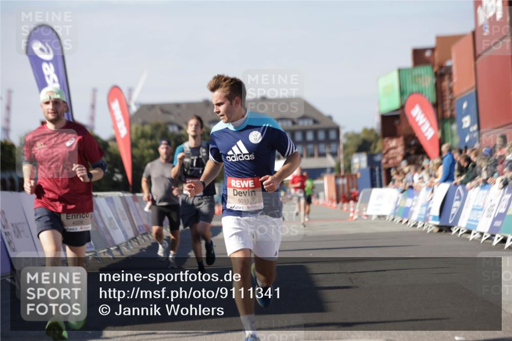 03.10.2025 - Köhlbrandbrückenlauf Jannik Wohlers http://msf.ph/oto/9111341 03.10.2025 13:00:37 Ziel 4016, 4163, 4172, 4228, 4299, 4622, 4763, 4850, 5011, 5664, 6373, 6490 meine-sportfotos.de