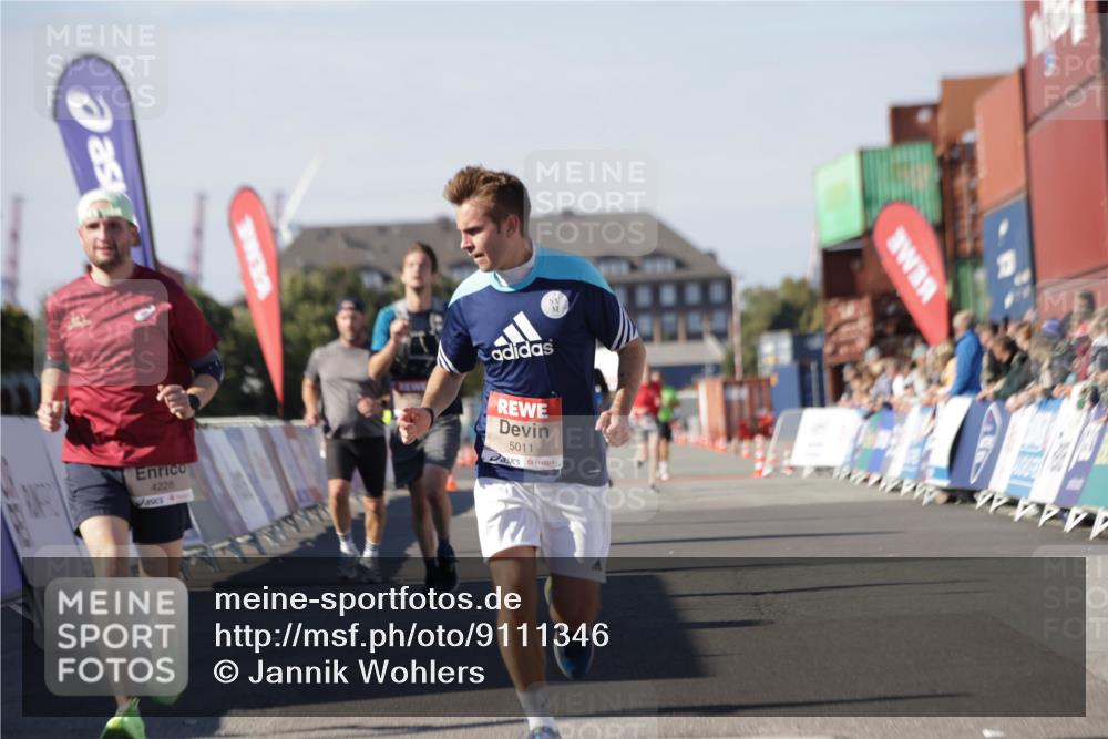 03.10.2025 - Köhlbrandbrückenlauf Jannik Wohlers http://msf.ph/oto/9111346 03.10.2025 13:00:37 Ziel 4016, 4163, 4172, 4228, 4299, 4622, 4763, 4850, 5011, 5664, 6373, 6490 meine-sportfotos.de