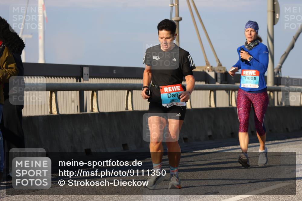 03.10.2025 - Köhlbrandbrückenlauf Strokosch-Dieckow http://msf.ph/oto/9111350 03.10.2025 09:44:01 Position 2 2671, 3492 meine-sportfotos.de