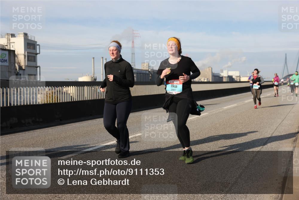 03.10.2025 - Köhlbrandbrückenlauf Lena Gebhardt http://msf.ph/oto/9111353 03.10.2025 10:15:24 Position 2 2887 meine-sportfotos.de