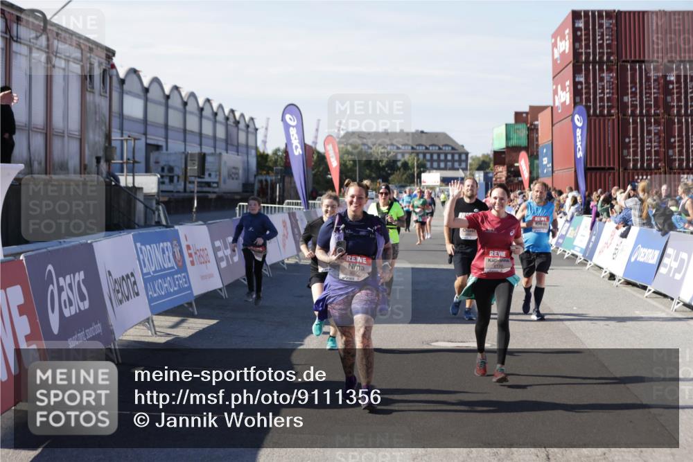 03.10.2025 - Köhlbrandbrückenlauf Jannik Wohlers http://msf.ph/oto/9111356 03.10.2025 13:30:38 Ziel 4355, 4840, 4841, 5289, 5346, 6170, 6223, 6347 meine-sportfotos.de