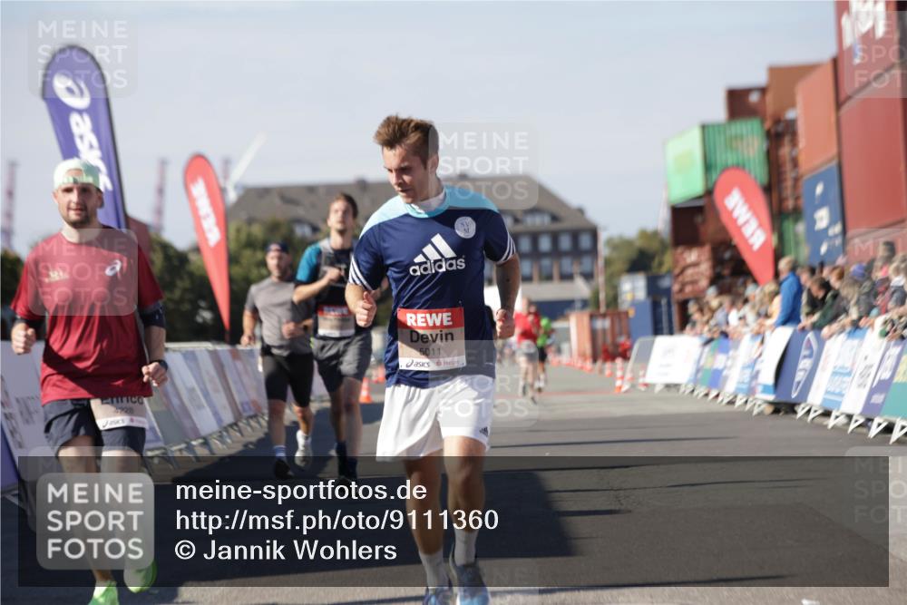 03.10.2025 - Köhlbrandbrückenlauf Jannik Wohlers http://msf.ph/oto/9111360 03.10.2025 13:00:37 Ziel 4016, 4163, 4172, 4228, 4299, 4622, 4763, 4850, 5011, 5664, 6373, 6490 meine-sportfotos.de