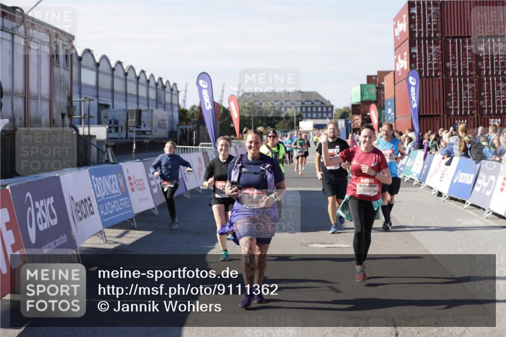 03.10.2025 - Köhlbrandbrückenlauf Jannik Wohlers http://msf.ph/oto/9111362 03.10.2025 13:30:38 Ziel 4355, 4840, 4841, 5289, 5346, 6170, 6223, 6347 meine-sportfotos.de