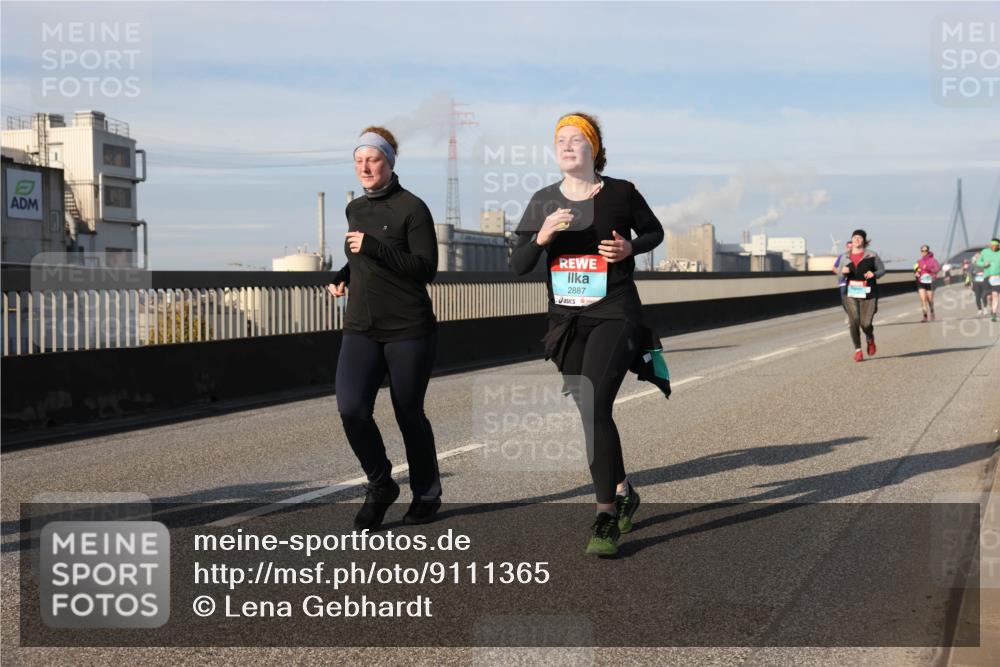 03.10.2025 - Köhlbrandbrückenlauf Lena Gebhardt http://msf.ph/oto/9111365 03.10.2025 10:15:24 Position 2 2887 meine-sportfotos.de