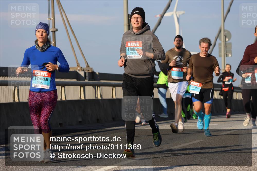 03.10.2025 - Köhlbrandbrückenlauf Strokosch-Dieckow http://msf.ph/oto/9111369 03.10.2025 09:44:03 Position 2 3492, 2323, 2903 meine-sportfotos.de
