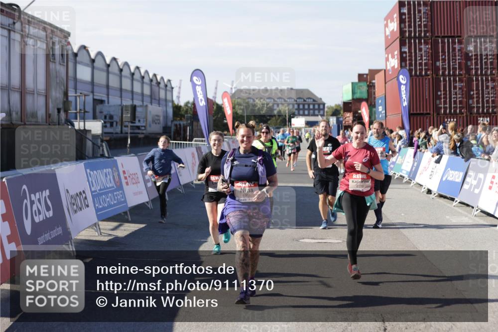 03.10.2025 - Köhlbrandbrückenlauf Jannik Wohlers http://msf.ph/oto/9111370 03.10.2025 13:30:39 Ziel 4355, 4840, 4841, 5289, 5346, 6170, 6223, 6347 meine-sportfotos.de