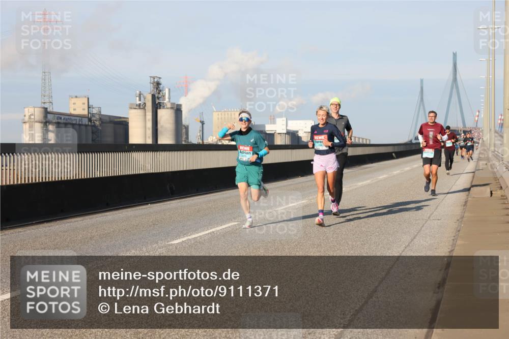 03.10.2025 - Köhlbrandbrückenlauf Lena Gebhardt http://msf.ph/oto/9111371 03.10.2025 09:41:52 Position 2  meine-sportfotos.de