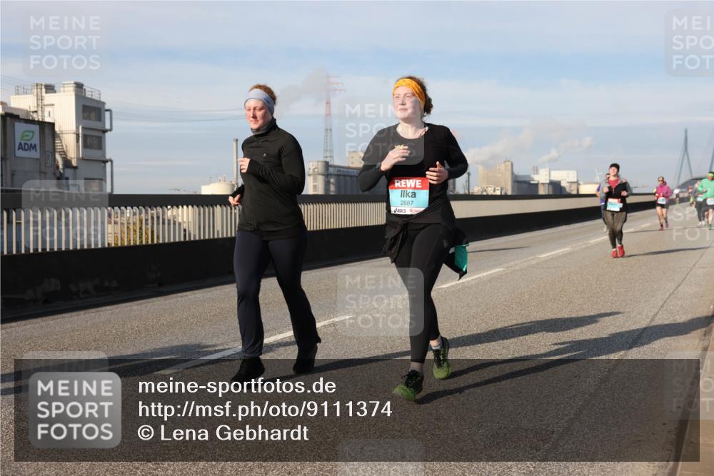 03.10.2025 - Köhlbrandbrückenlauf Lena Gebhardt http://msf.ph/oto/9111374 03.10.2025 10:15:24 Position 2 2887 meine-sportfotos.de