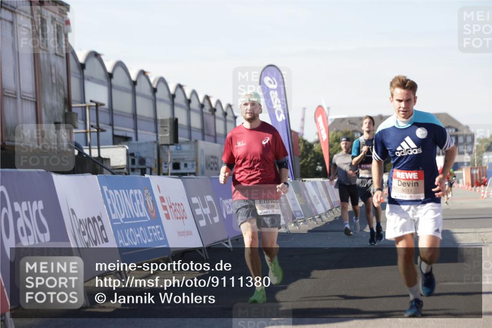 03.10.2025 - Köhlbrandbrückenlauf Jannik Wohlers http://msf.ph/oto/9111380 03.10.2025 13:00:38 Ziel 4016, 4018, 4172, 4228, 4299, 4622, 4763, 4850, 5011, 5664, 6373, 6490 meine-sportfotos.de