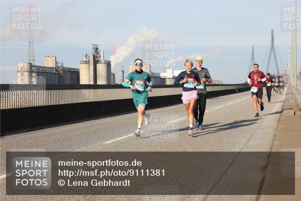 03.10.2025 - Köhlbrandbrückenlauf Lena Gebhardt http://msf.ph/oto/9111381 03.10.2025 09:41:53 Position 2  meine-sportfotos.de
