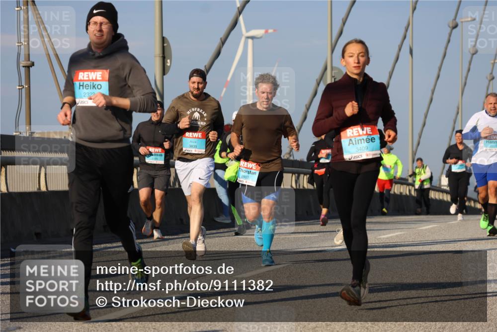 03.10.2025 - Köhlbrandbrückenlauf Strokosch-Dieckow http://msf.ph/oto/9111382 03.10.2025 09:44:03 Position 2 2322, 1199, 3835, 2903, 3409 meine-sportfotos.de