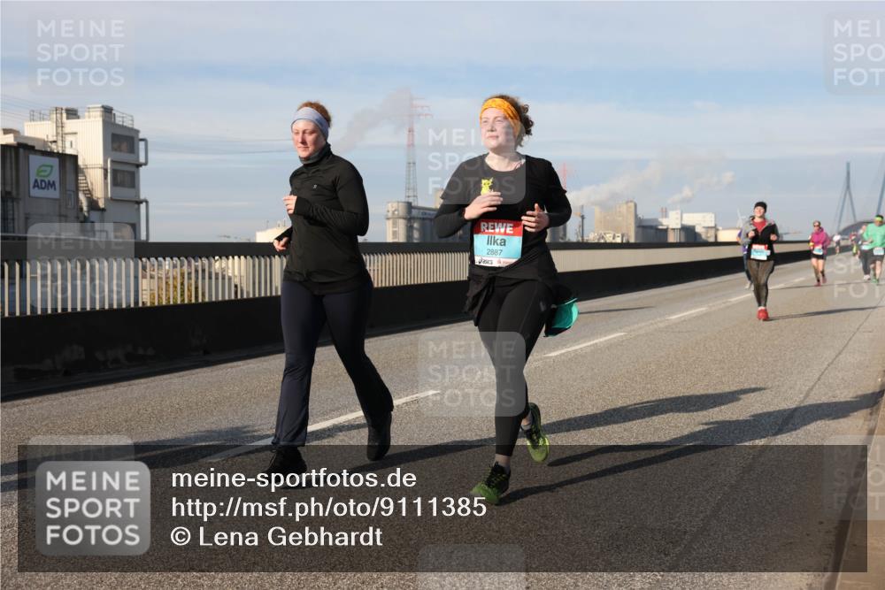 03.10.2025 - Köhlbrandbrückenlauf Lena Gebhardt http://msf.ph/oto/9111385 03.10.2025 10:15:24 Position 2 2887 meine-sportfotos.de