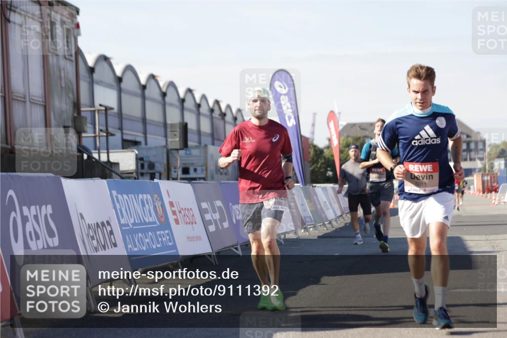 03.10.2025 - Köhlbrandbrückenlauf Jannik Wohlers http://msf.ph/oto/9111392 03.10.2025 13:00:38 Ziel 4016, 4018, 4172, 4228, 4299, 4622, 4763, 4850, 5011, 5664, 6373, 6490 meine-sportfotos.de