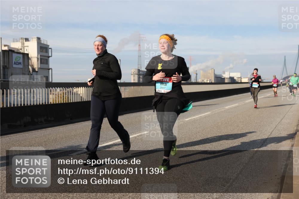 03.10.2025 - Köhlbrandbrückenlauf Lena Gebhardt http://msf.ph/oto/9111394 03.10.2025 10:15:24 Position 2 2887 meine-sportfotos.de