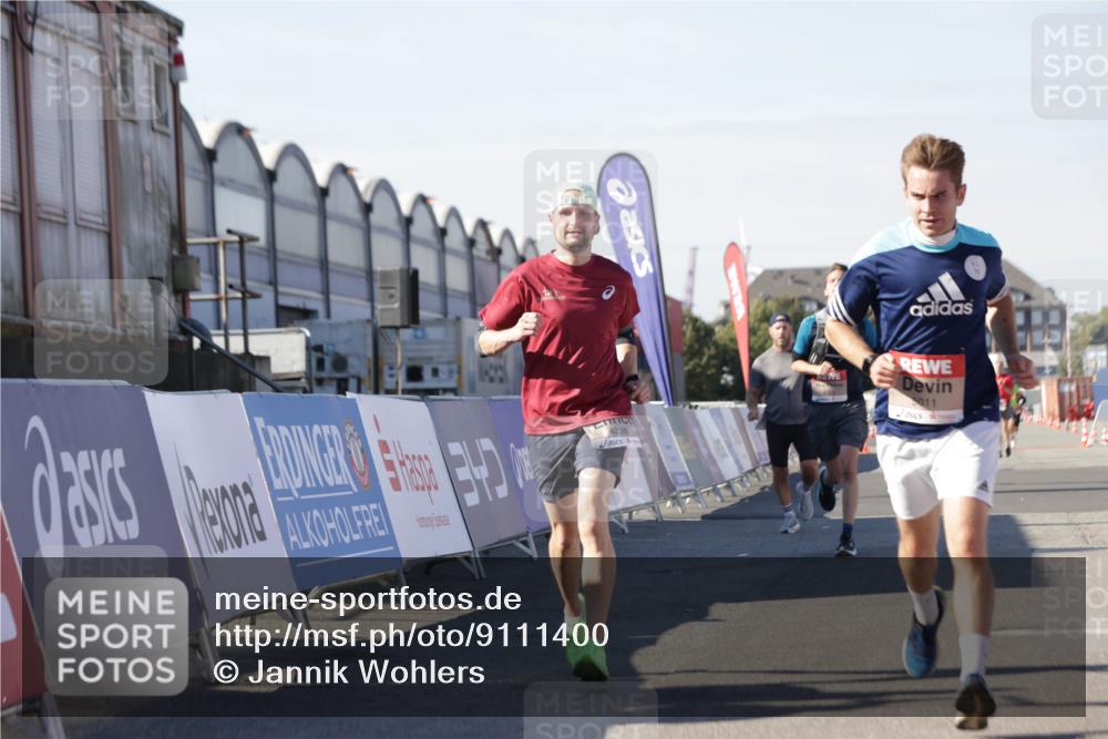 03.10.2025 - Köhlbrandbrückenlauf Jannik Wohlers http://msf.ph/oto/9111400 03.10.2025 13:00:38 Ziel 4016, 4018, 4172, 4228, 4299, 4622, 4763, 4850, 5011, 5664, 6373, 6490 meine-sportfotos.de