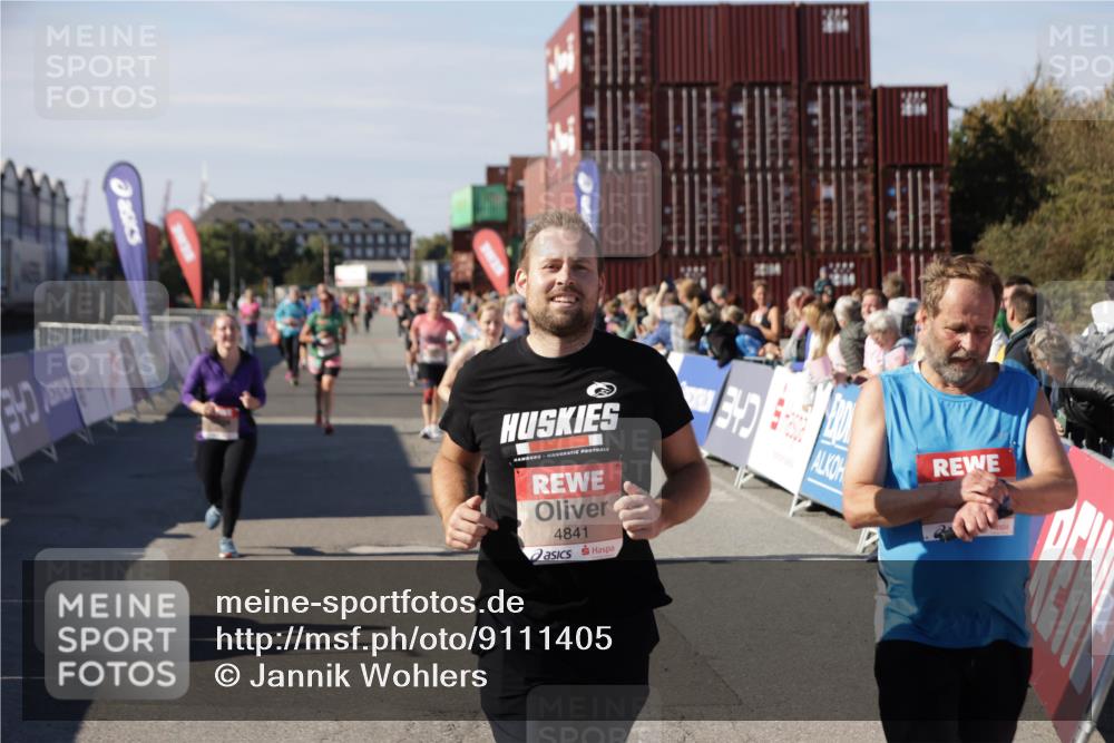 03.10.2025 - Köhlbrandbrückenlauf Jannik Wohlers http://msf.ph/oto/9111405 03.10.2025 13:30:44 Ziel 4355, 4840, 4841, 4937, 5289, 5391, 6170, 6223, 6347 meine-sportfotos.de