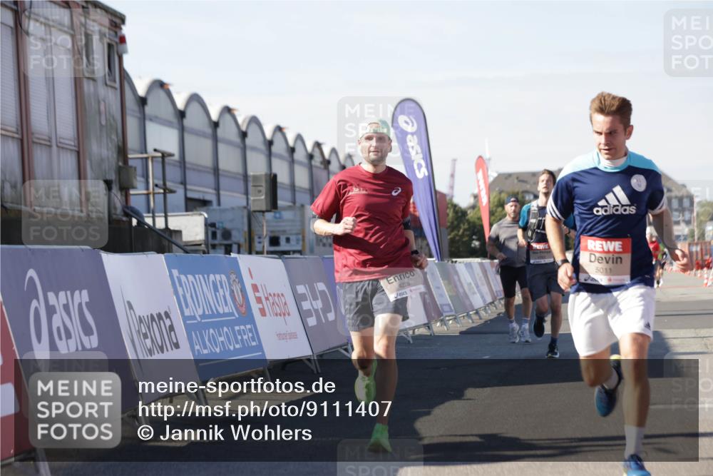 03.10.2025 - Köhlbrandbrückenlauf Jannik Wohlers http://msf.ph/oto/9111407 03.10.2025 13:00:38 Ziel 4016, 4018, 4172, 4228, 4299, 4622, 4763, 4850, 5011, 5664, 6373, 6490 meine-sportfotos.de