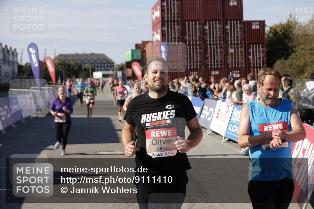 03.10.2025 - Köhlbrandbrückenlauf Jannik Wohlers http://msf.ph/oto/9111410 03.10.2025 13:30:44 Ziel 4355, 4840, 4841, 4937, 5289, 5391, 6170, 6223, 6347 meine-sportfotos.de