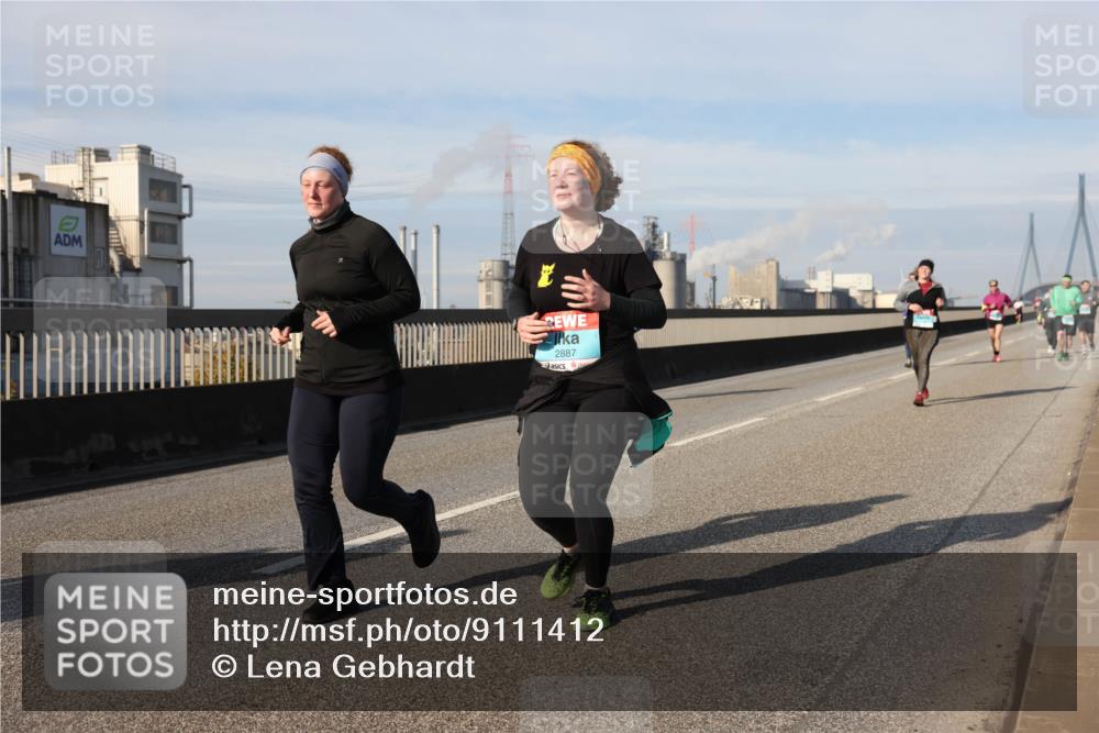 03.10.2025 - Köhlbrandbrückenlauf Lena Gebhardt http://msf.ph/oto/9111412 03.10.2025 10:15:24 Position 2 2887 meine-sportfotos.de