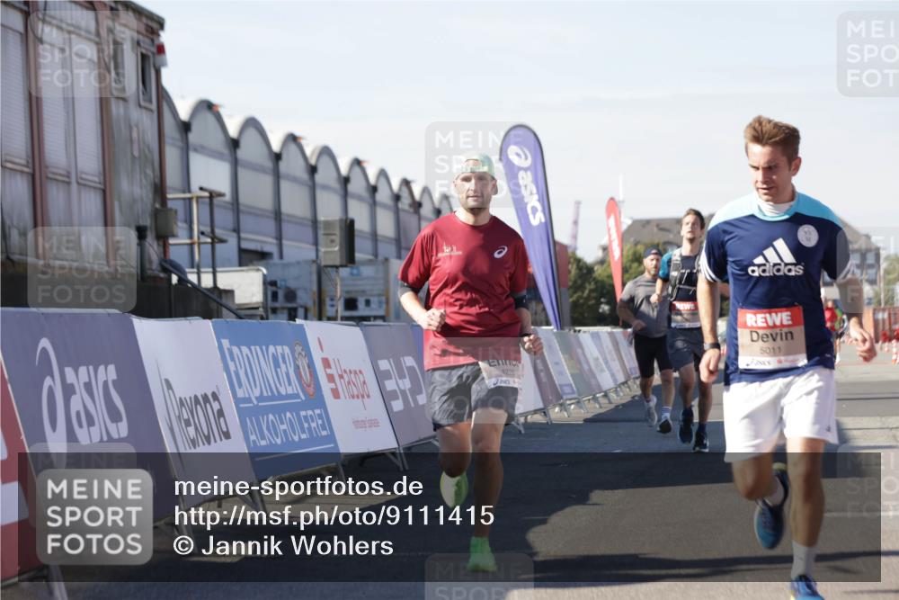 03.10.2025 - Köhlbrandbrückenlauf Jannik Wohlers http://msf.ph/oto/9111415 03.10.2025 13:00:38 Ziel 4016, 4018, 4172, 4228, 4299, 4622, 4763, 4850, 5011, 5664, 6373, 6490 meine-sportfotos.de