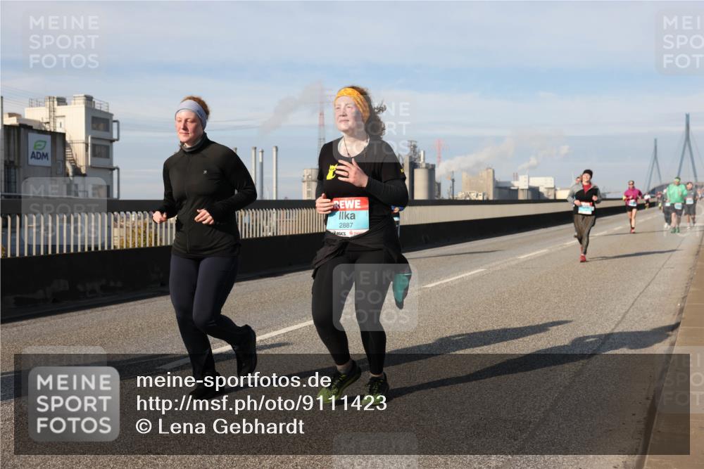 03.10.2025 - Köhlbrandbrückenlauf Lena Gebhardt http://msf.ph/oto/9111423 03.10.2025 10:15:24 Position 2 2887 meine-sportfotos.de