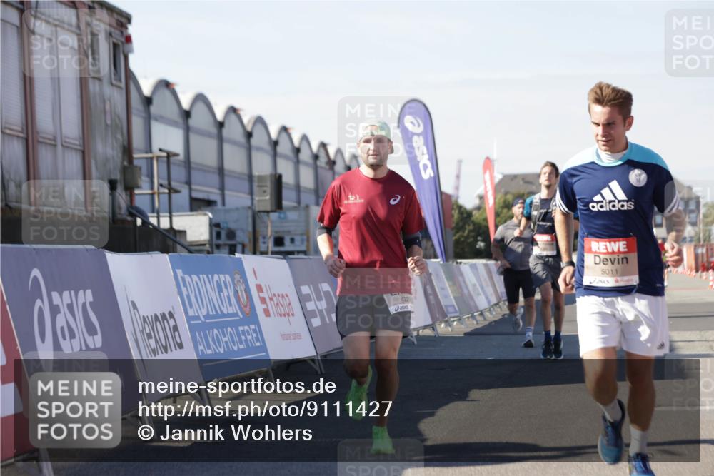 03.10.2025 - Köhlbrandbrückenlauf Jannik Wohlers http://msf.ph/oto/9111427 03.10.2025 13:00:38 Ziel 4016, 4018, 4172, 4228, 4299, 4622, 4763, 4850, 5011, 5664, 6373, 6490 meine-sportfotos.de