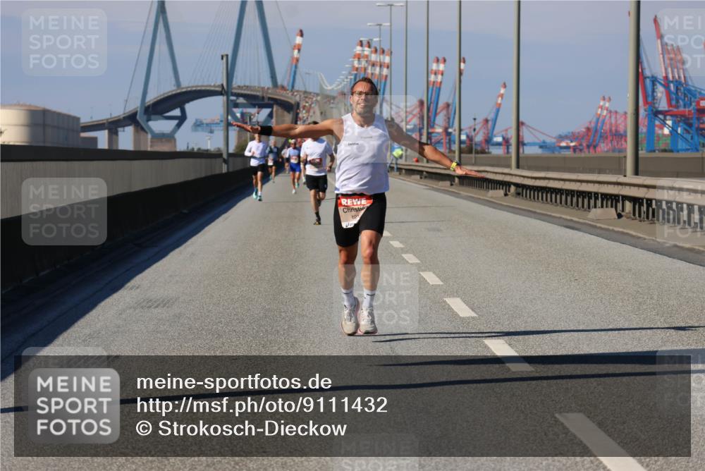 03.10.2025 - Köhlbrandbrückenlauf Strokosch-Dieckow http://msf.ph/oto/9111432 03.10.2025 12:39:18 Position 3 621 meine-sportfotos.de