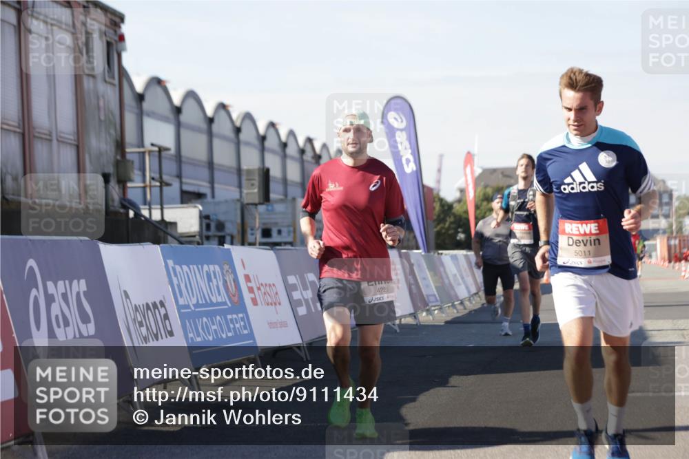 03.10.2025 - Köhlbrandbrückenlauf Jannik Wohlers http://msf.ph/oto/9111434 03.10.2025 13:00:38 Ziel 4016, 4018, 4172, 4228, 4299, 4622, 4763, 4850, 5011, 5664, 6373, 6490 meine-sportfotos.de