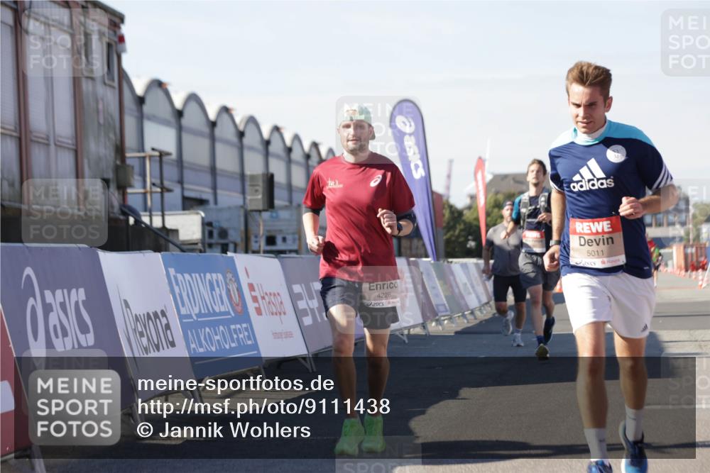 03.10.2025 - Köhlbrandbrückenlauf Jannik Wohlers http://msf.ph/oto/9111438 03.10.2025 13:00:39 Ziel 4016, 4018, 4172, 4228, 4299, 4622, 4763, 4850, 5011, 5664, 6373 meine-sportfotos.de