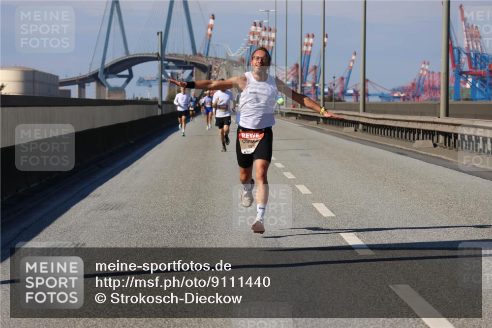 03.10.2025 - Köhlbrandbrückenlauf Strokosch-Dieckow http://msf.ph/oto/9111440 03.10.2025 12:39:18 Position 3 6212 meine-sportfotos.de