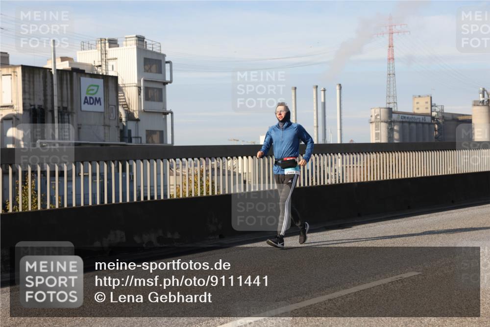 03.10.2025 - Köhlbrandbrückenlauf Lena Gebhardt http://msf.ph/oto/9111441 03.10.2025 10:15:27 Position 2  meine-sportfotos.de